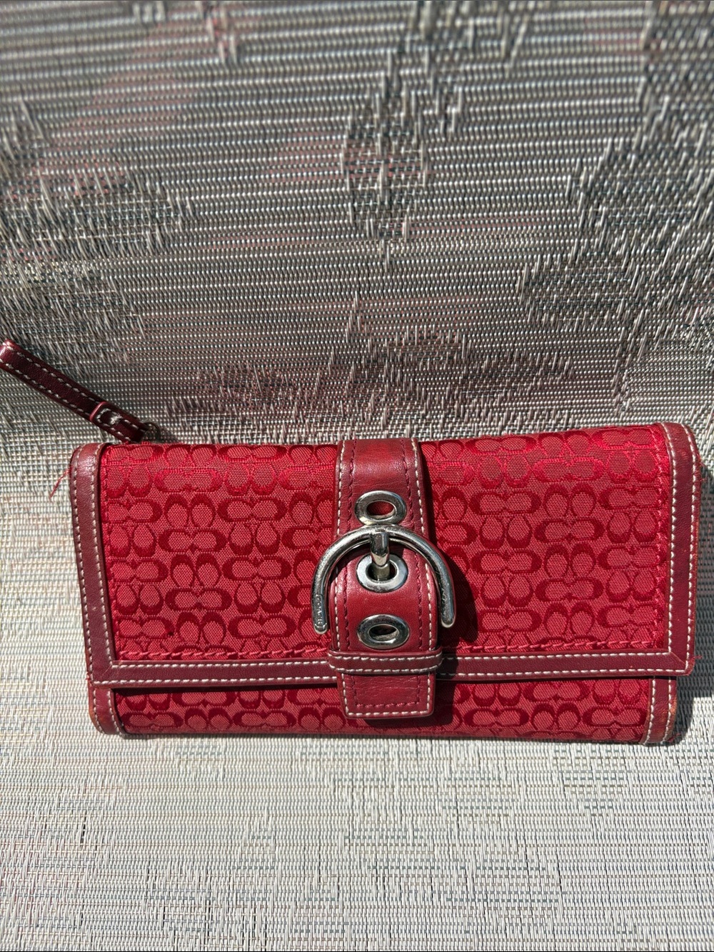 Coach Soho wallet with a prominent silver-tone - VINTAGE